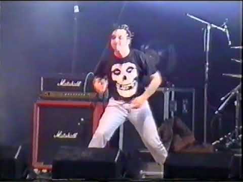 Видео: Король и шут "Камнем по голове" -  концерт в Юбилейном Питер 2003