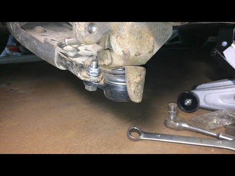Видео: Замена шаровых опор на Renault LAGUNA II