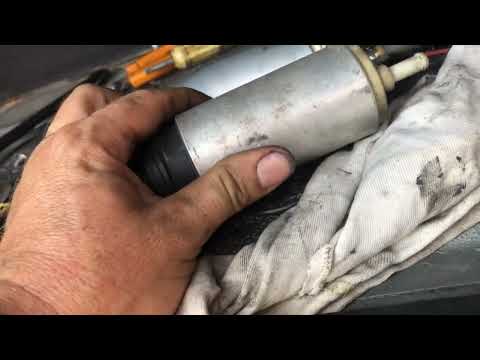Видео: Audi A8D3 меняем топливный насос в баке.ю Audi A8D3 changing the fuel pump in the tank