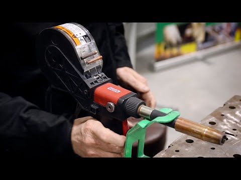 Видео: Как сваривать с помощью сварочного пистолета