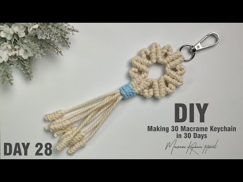 Видео: День 28 | Делаем 30 брелоков макраме за 30 дней | Мастер-класс по изготовлению брелока макраме