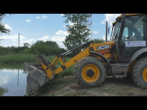 Видео: Благоустройство водоемов: планировка берега JCB и мостик-переход