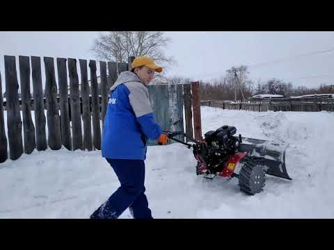 Видео: "Маленький ТАНК"- мотоблок Ока с отвалом.