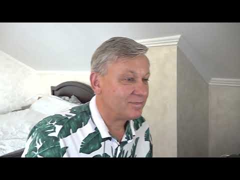 Видео: Муж ударил жену. Как быть? Психолог Азаров