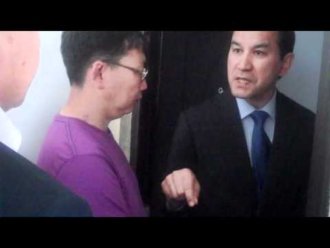 Видео: Аким Караганды осматривает строящийся дом