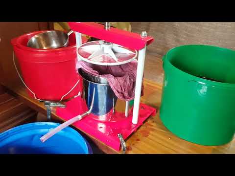 Видео: Տնական կարմիր գինի, մաս 3 Домашнее красное вино, часть 3 Homemade red wine, part 3 Domácí vino