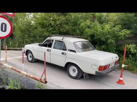 Видео: [АвтоДром] Пробуем ГАЗ 31029 1996 года на автодроме, удобно ли было на ней сдавать экзамен?