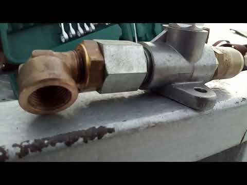 Видео: Камаз 4308. Установка дополнительного подкачивающего насоса топлива.