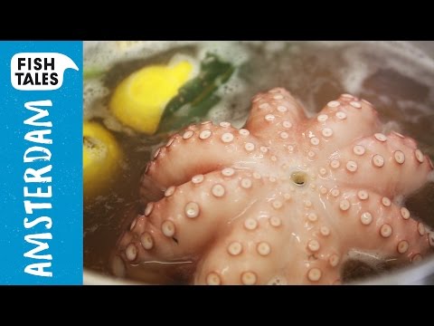 Видео: Как приготовить и подготовить нежного осьминога | Барт ван Олфен