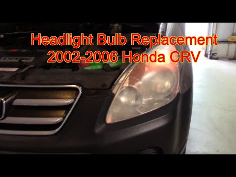 Видео: Замена ламп в фарах Honda CRV 2002-2006 гг.