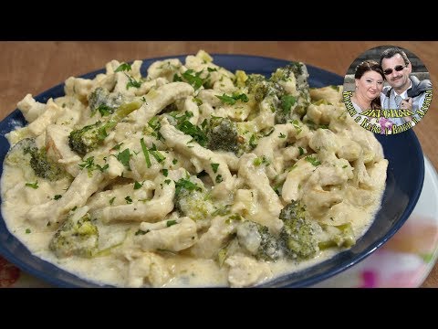 Видео: Курица с брокколи в интересном соусе под пармезаном. Ну очень быстро и вкусно. От Кухня в Кайф.