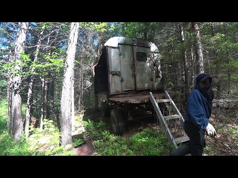 Видео: НАШЛИ С СЫНОВЬЯМИ В ЛЕСУ БЫТОВКУ ЛЕСОРУБОВ! ПОПАДАЮТСЯ ЗАПЧАСТИ ОТ РАЗНОЙ ТЕХНИКИ! МНОГО ТРОСОВ!