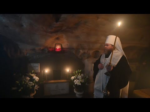 Видео: Заупокойная лития в Богом Зданных пещерах