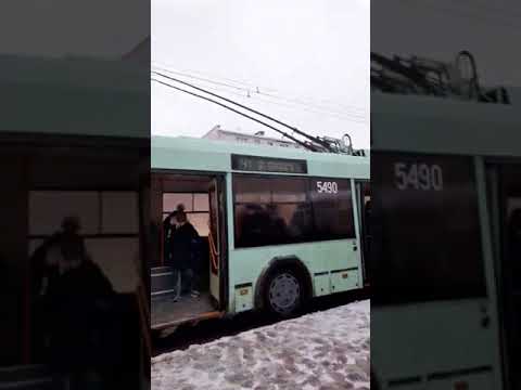 Видео: что встал да ещё есть жужжишь? или троллейбус аксм-бкм 32105 по маршруту 41д/с малинина д/с уручча 2