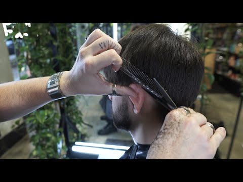 Видео: Короткая Мужская Стрижка Без Фейда: как подстричь мужчину ножницами