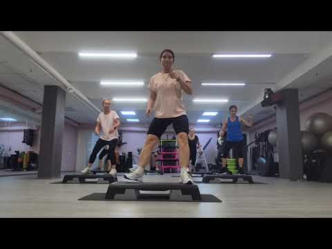Видео: СТЕП АЭРОБИКА ЦЕЛАЯ ТРЕНИРОВКА / STEP AEROBICS