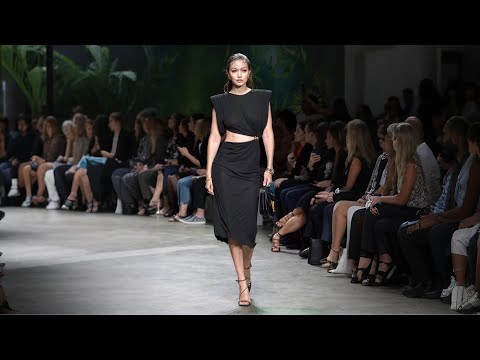 Видео: Versace Женская коллекция весна-лето // Лучший показ на подиуме20