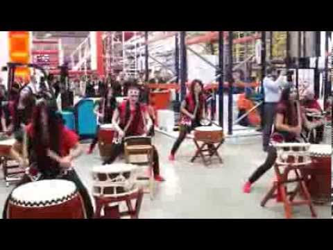 Видео: Taiko in-Spiration. Японские барабанщицы в Москве. Выступление на выставке.