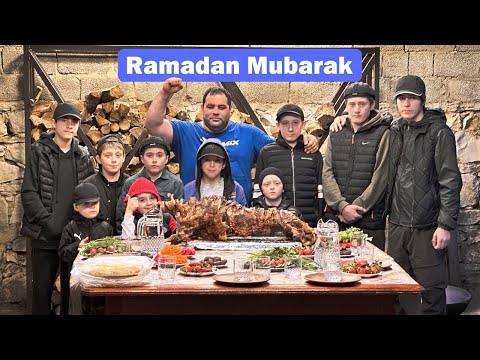 Видео: Эпичный Мастер-Класс: Тренер Делится Секретами Приготовления Ягненка на Вертеле!