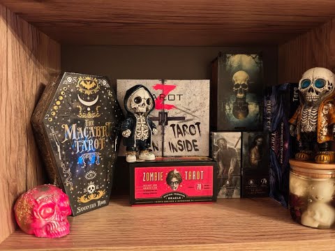 Видео: Рабочее место таролога. Коллекция таро. 19 августа 2025 г.