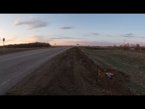 Видео: Как закапывать траншею