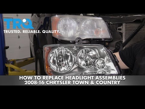 Видео: Как заменить фары в сборе на Chrysler Town & Country 2008–16 годов