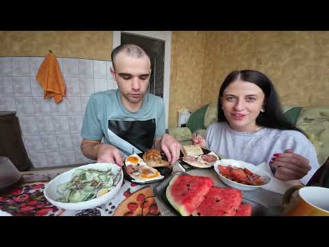 Видео: МУКБАНГ С ВАРЕЙ / ЯИЧНИЦА С КОЛБАСОЙ / КУРИЦА / САЛАТ / АРБУЗ / МОСКВА / EATING Mukbang ASMR АСМР 먹방