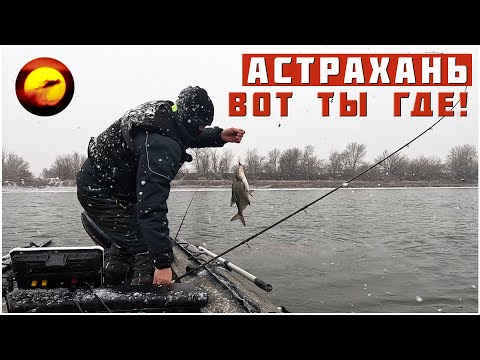 Видео: Рыбалка! ПОЙМАЙ МЕНЯ, ЕСЛИ СМОЖЕШЬ / Раздача Леща на Зимней Рыбалке