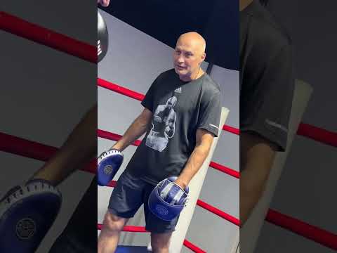 Видео: Учимся бить Встречку👊🏻👊🏻👊🏻🥊🥊🥊💥