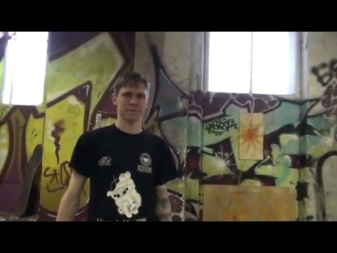 Видео: Как научиться запрыгивать на бордюр и перепрыгивать препятствия на скейтборде