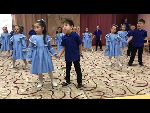 Видео: Танец ко Дню Матери в детском саду «Мамина улыбка».подготовительная группа.