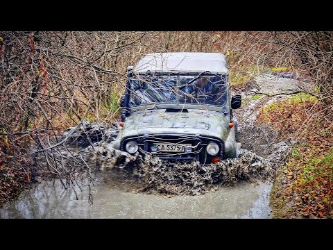 Видео: ЖЕЛЕЗНЫЙ джипер с ЖЕЛЕЗНЫМИ СОСКАМИ, ведет #OFFROAD-банду по лучшему мокрому и глубокому маршруту