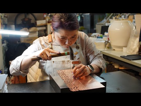 Видео: Процесс изготовления настольного светильника с узором из более чем 200 листьев цветущей вишни.