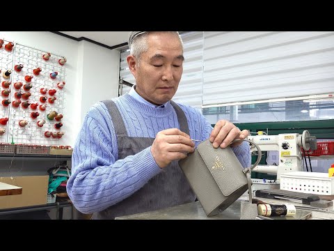 Видео: Мастер по реставрации старых Prada. Изготовление новой большой сумки Prada