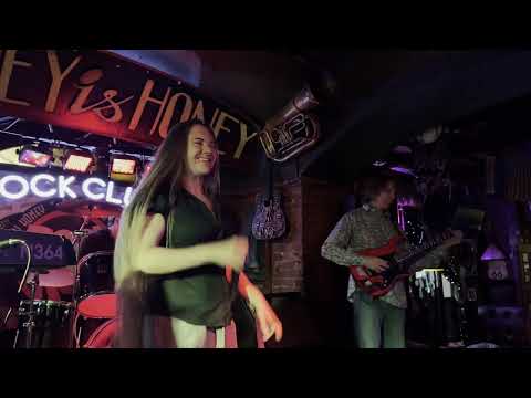 Видео: Don’t Cry (Guns N' Roses). Мария Наумова и EXCLUSIVE.