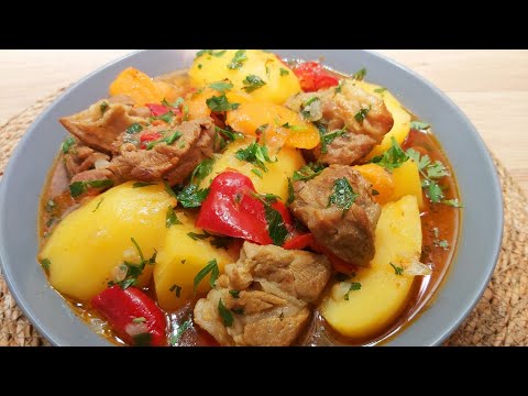 Видео: ТУШЁНАЯ КАРТОШКА С МЯСОМ. Пальчики оближешь!!! Мясо с картошкой. Всё так просто, а так вкусно!