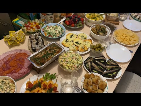 Видео: Праздничный стол на День Рождения 🍰 Рецепты