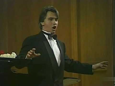 Видео: Дмитрий Хворостовский "Редеет облаков летучая гряда" 1991 год