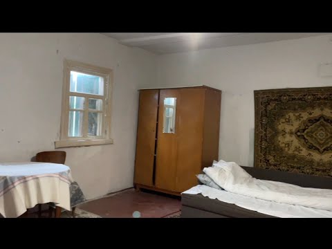 Видео: Продается бюджетный дом,участок в самом центре села. Свет,скважина,печное отопление,дрова есть!