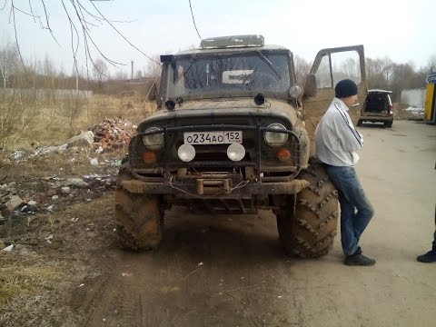 Видео: off road уазы нивы и Range Rover +469 на болотоходах часть 2