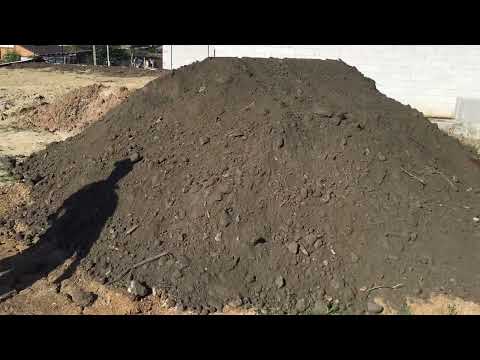 Видео: Підсипка ділянки, планування, вирівнювання участку
