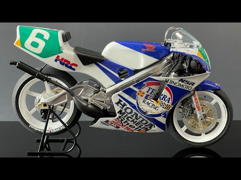 Видео: [Полное строительство] Ajinomoto Honda Racing NSR250 1990 - Модель 1/24 (TAMIYA)