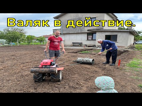 Видео: Подготовка за трева на двора. Садим пипер, чушки или който както му казва. КЪЩА НА СЕЛО