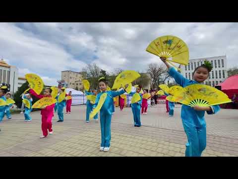 Видео: Танец 💃🏻 с веерами 🌟 Ансамбль Герел им Эмбы Манджиева ⚡️