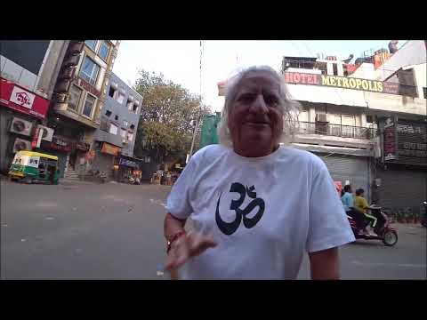 Видео: 396. Прощальное утро на Мэйнбазаре, завтрак. Едем в аэропорт. Последние покупки. Дели. Индия 2024.