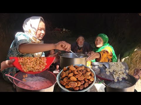 Видео: Простая жизнь, счастливые сердца | Готовим вкусное фруктовое молоко с басрагом в пещере — такого ...