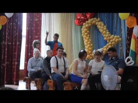 Видео: Супер поздравление от родителей выпускникам начальной школы.