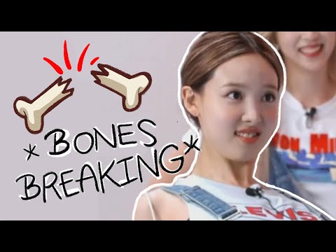 Видео: TWICE ломали себе спину за игру 6 минут подряд