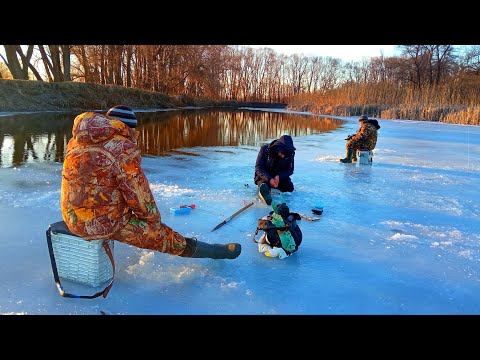 Видео: ЛОВИМ КРУПНЫХ КАРАСЕЙ ВОЗЛЕ ПРОМОИНЫ!Зимняя рыбалка на карася