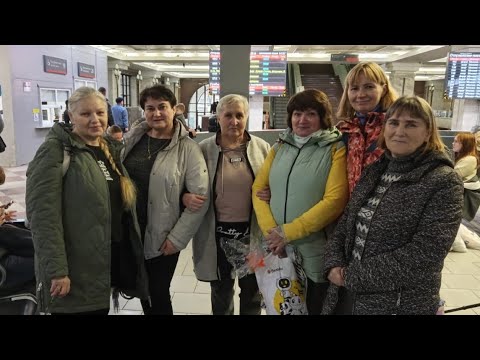 Видео: Влог. Игрушки на полу. Встреча друзей